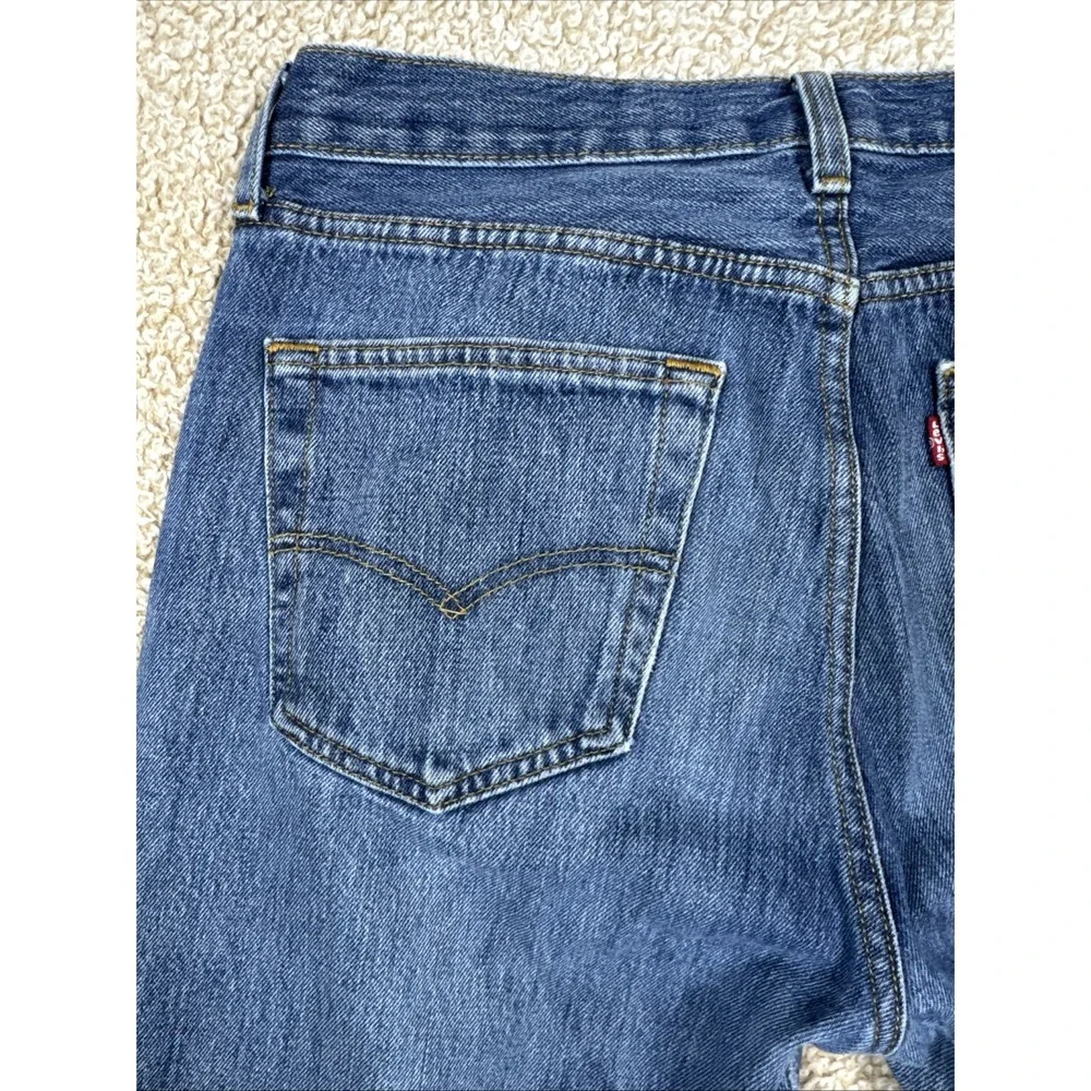 Levis 501 Original Fit BUTTON FLY Jeans Men 32x32 Medium Wash Blue Straight Leg